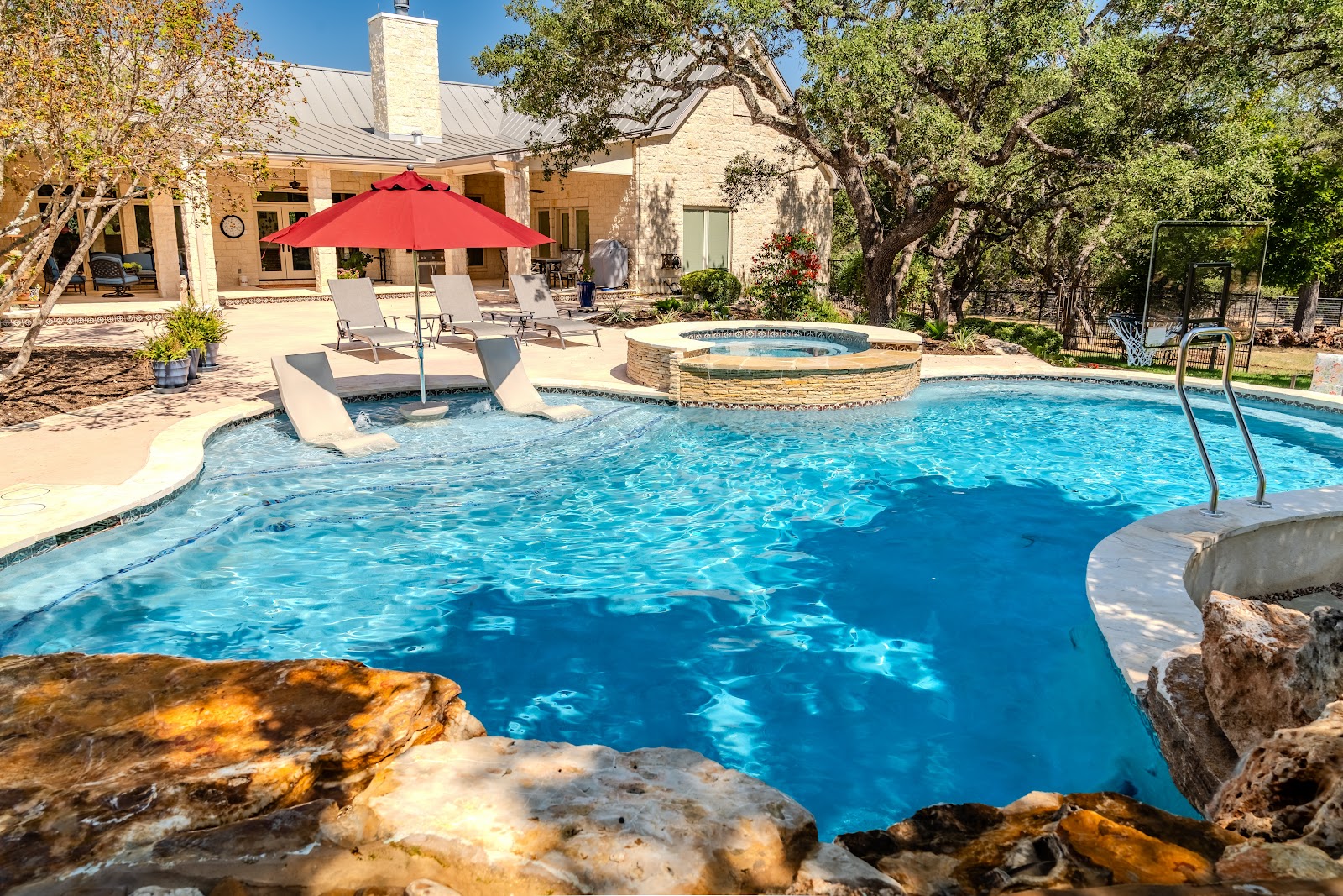 Saltwater Infinity Pool - Big Spring Residential